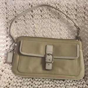 Coach Off-White Wristlet with Front Pocket 👜